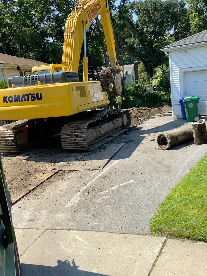 10 inch sewer main that runs between two house and under a brook that we had to dam and bypass. Average depth of 11 feet. #pc400 #komatsu #pipelayer #deepsewer #caterpillar